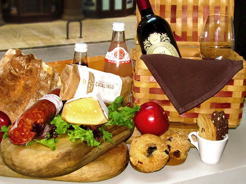 Have a Summer Picnic Check, Please! WTTW