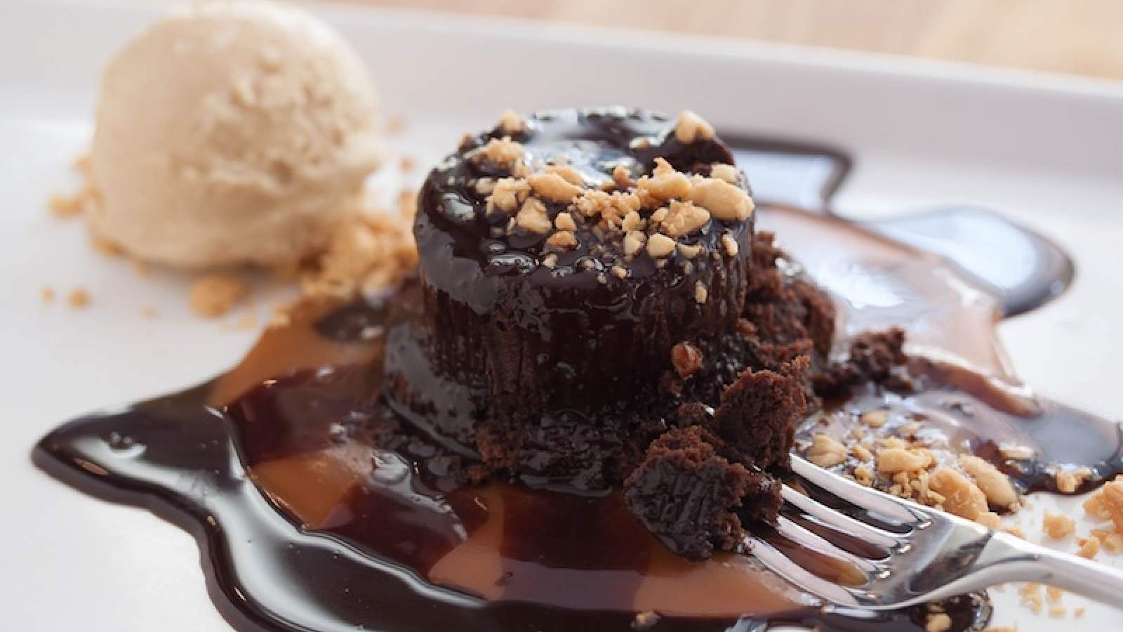 Sable chocolate cake