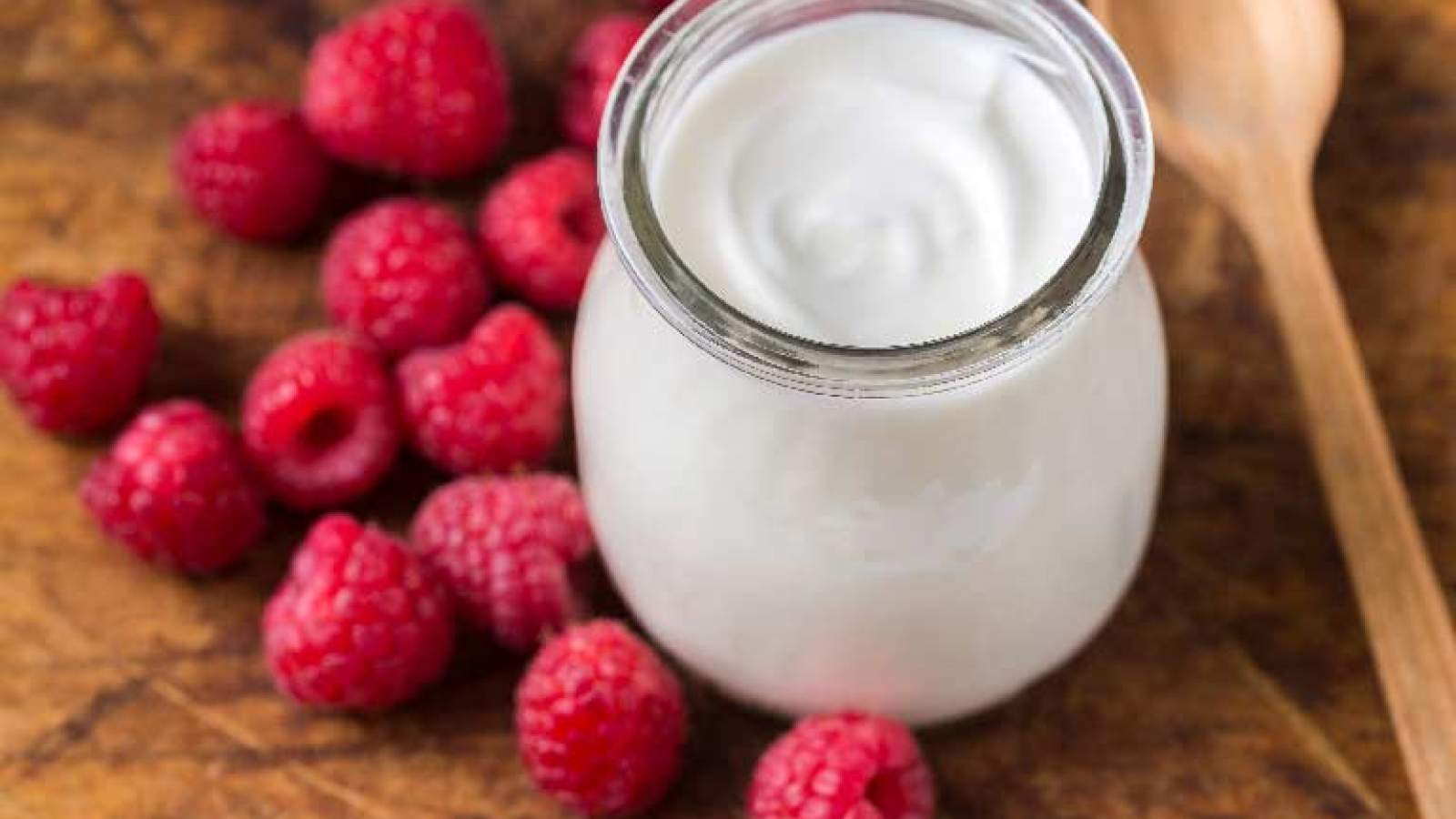Yogurt with raspberries