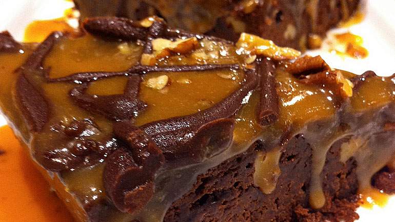 Jack Daniels Brownie with Caramel Sauce